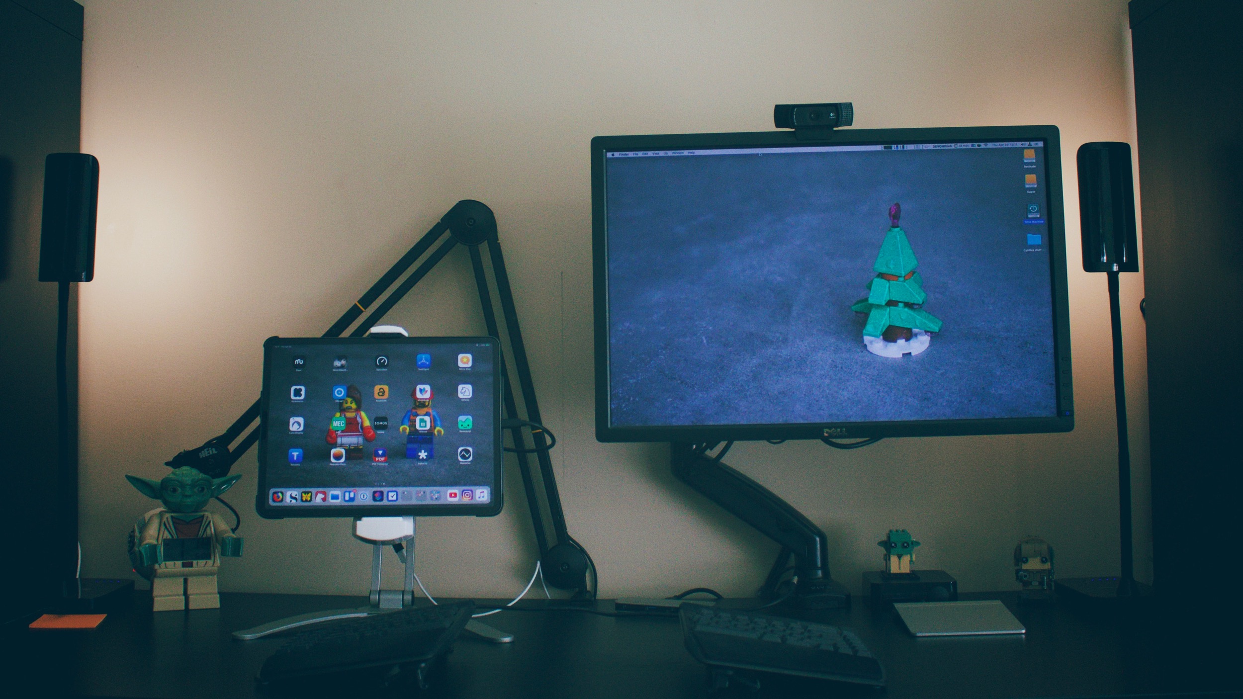 My Mac Mini and iPad Desk Setup