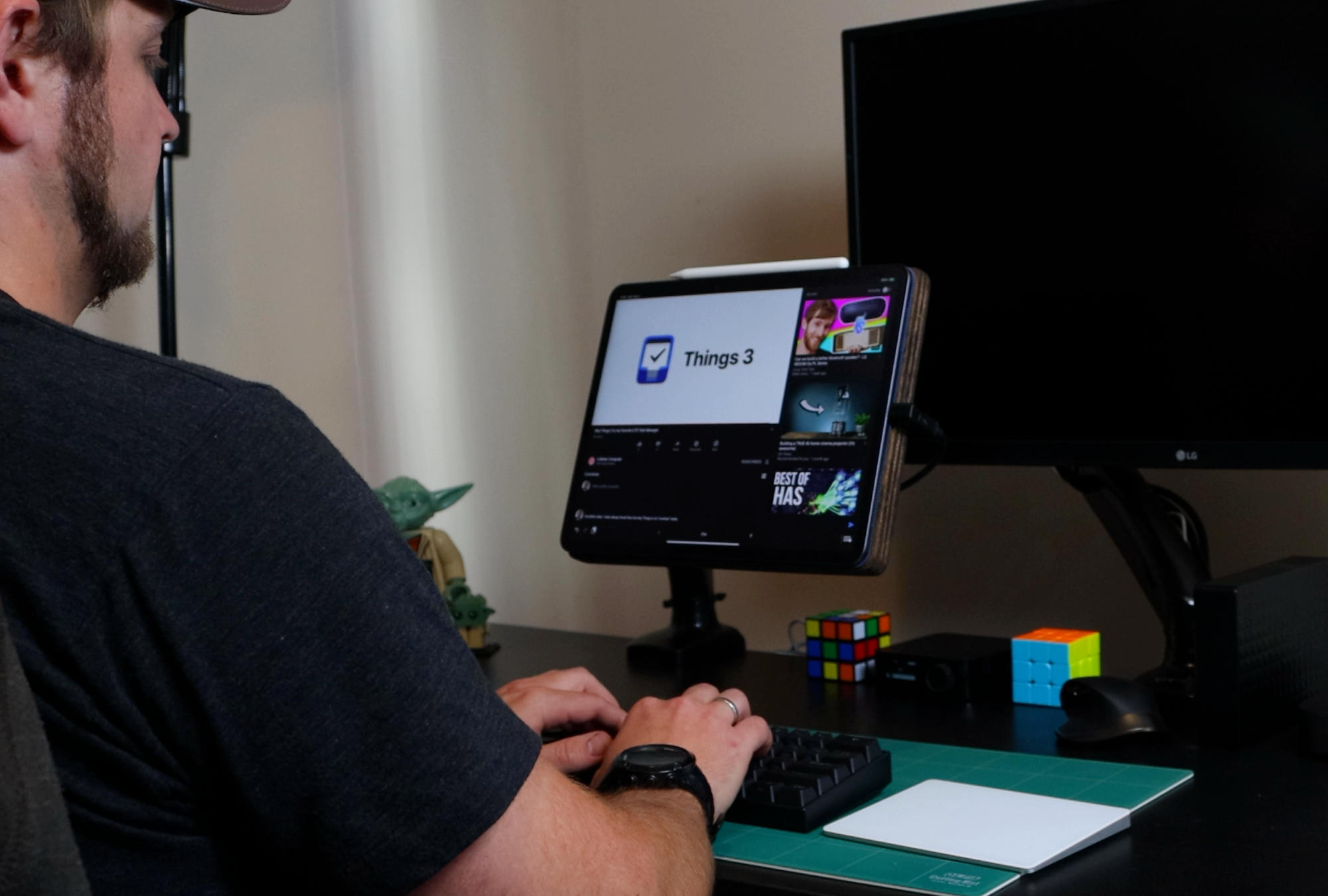 Magnetic iPad Pro VESA Mount