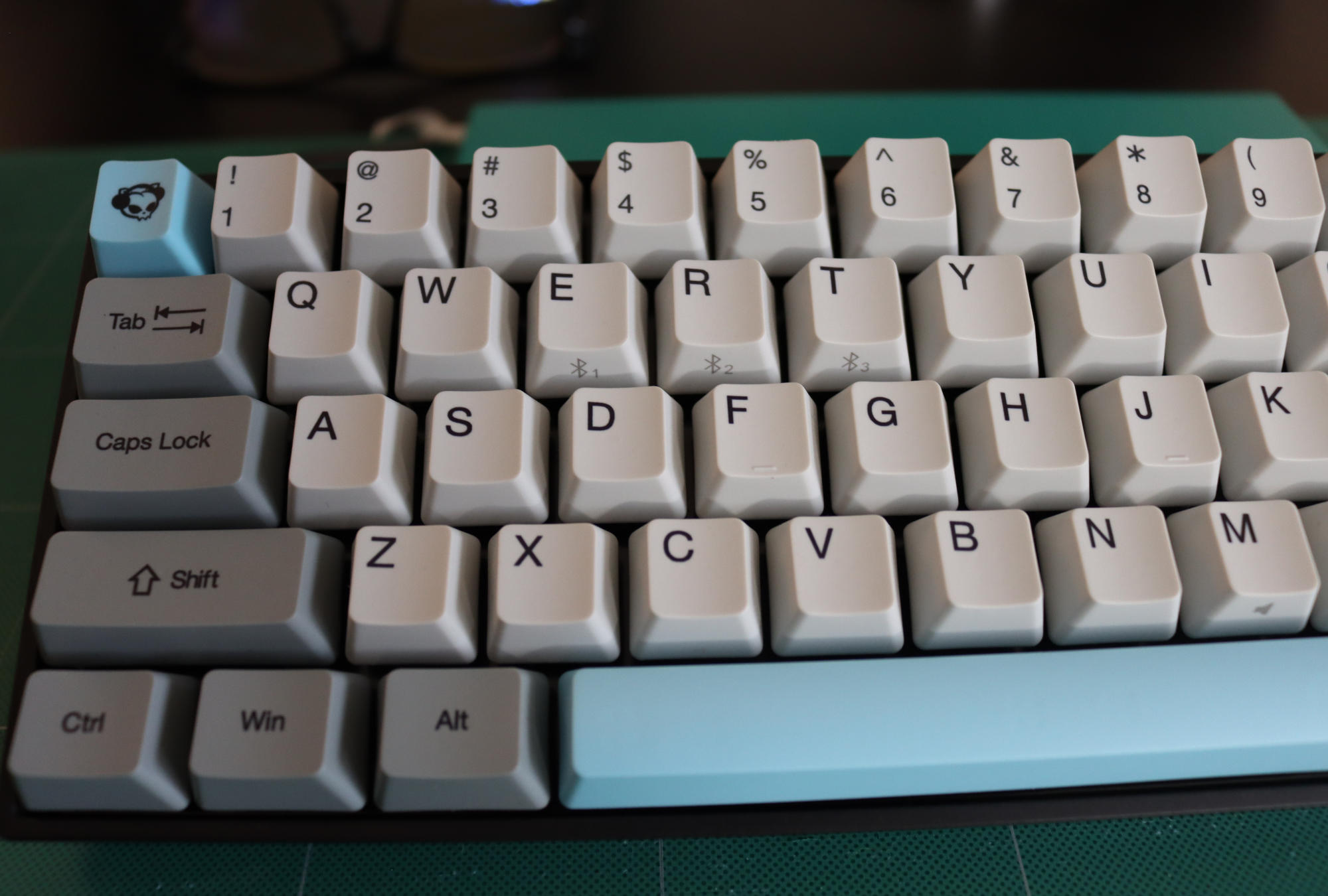 Side printed bluetooth channels on Akko 3068 keyboard