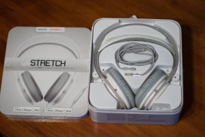 Philips O'Neill Stretch headphones box open