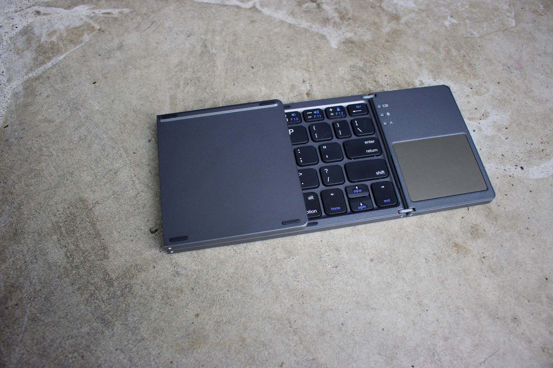 A Terrible Folding Bluetooth Keyboard With a Trackpad