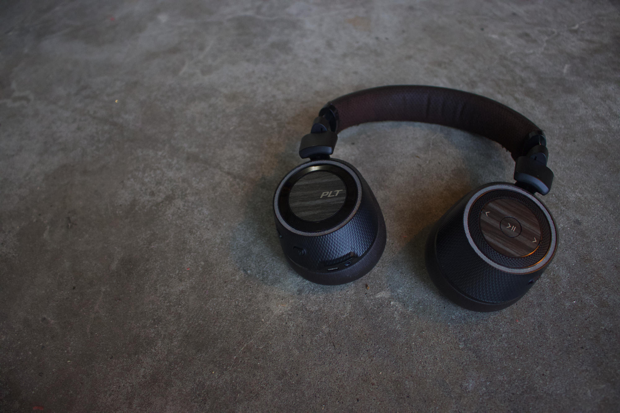 Budget Noise-Cancelling Wireless Headphones: Plantronics Backbeat Pro